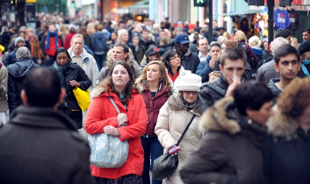Shoppers, shopping, pedestrians, crowd, London, UK, Oxford Street, fodgængere
