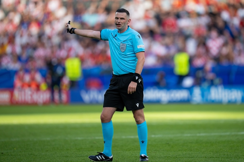 Hvem holder dommerne egentlig med? Her er Premier League-officials og deres klubber