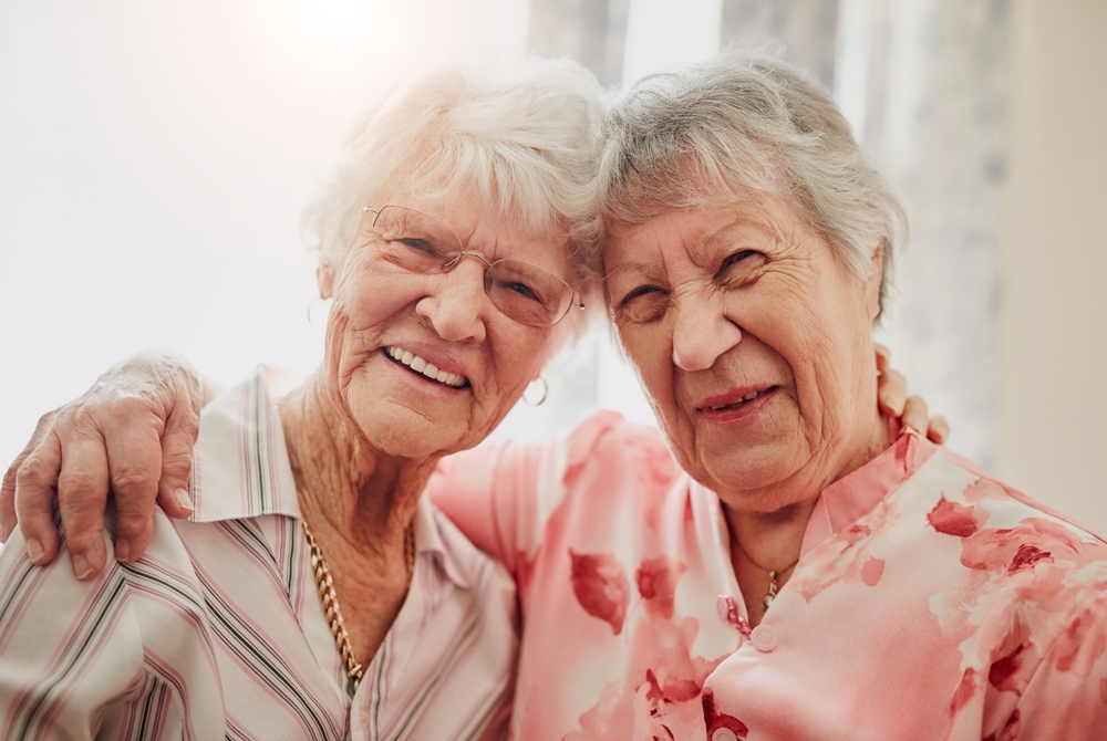 Old,Elderly,Women,Friends,Smile, eldre, gammel, dame, kvinne, ældre, kvinder, venskab
