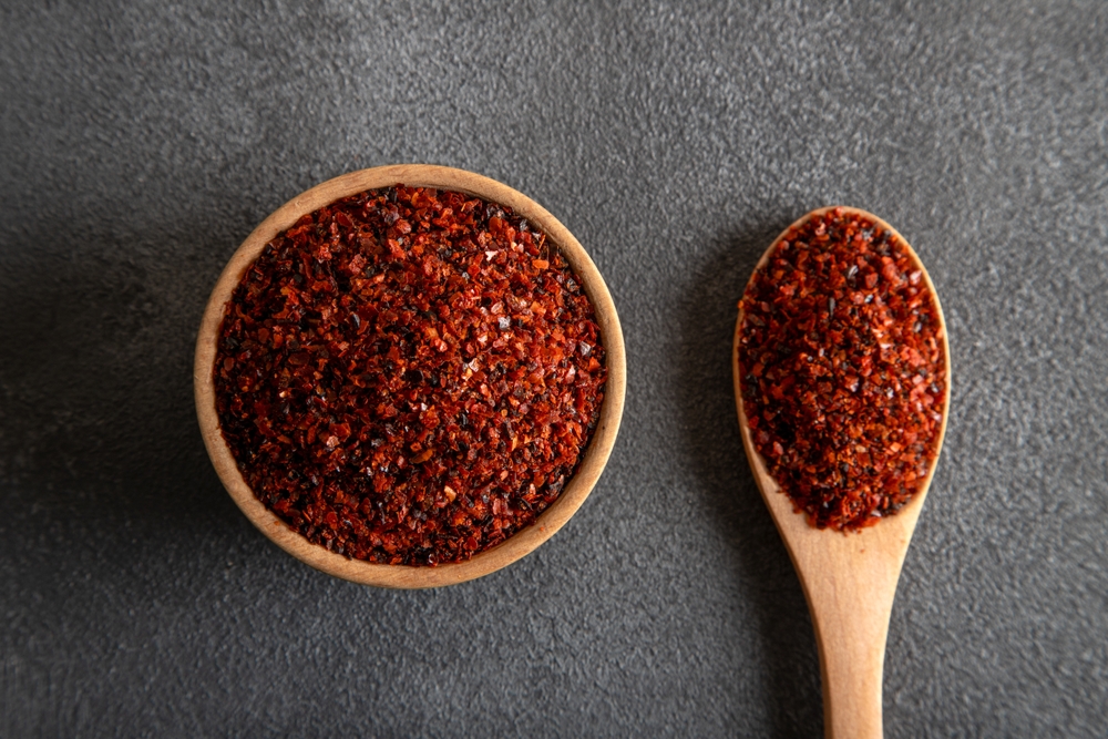 Red,Pepper,Flakes.red,Chili,Peppers,In,Wooden,Bowl,On,Gray