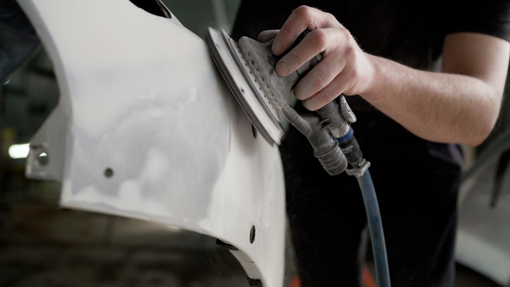 Car mechanic, cleaning, sanding, car painting, mekaniker