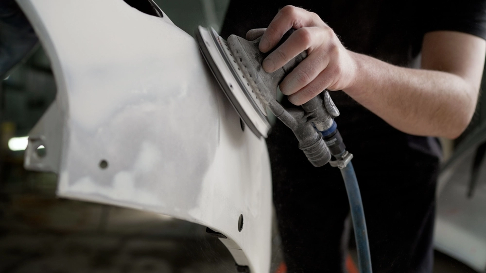 Car mechanic, cleaning, sanding, car painting, mekaniker