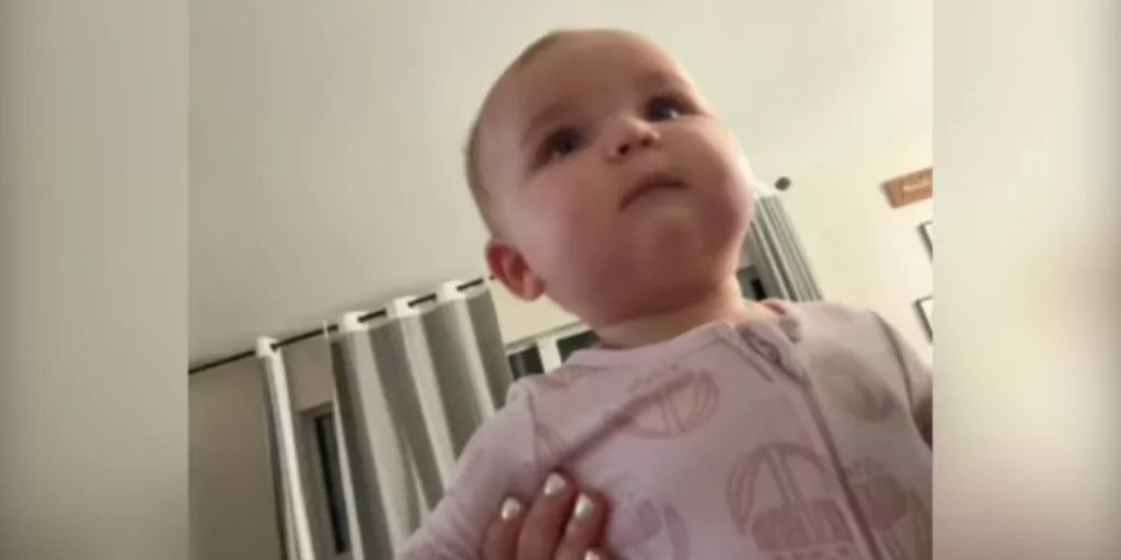 Mor filmer babys ansigt, da far kommer hjem: Var slet ikke forberedt på hendes reaktion