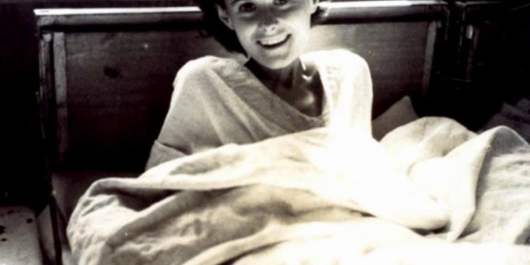 Hun gav en gravid kvinde chokolade i koncentrationslejren – 70 år senere sker det utrolige