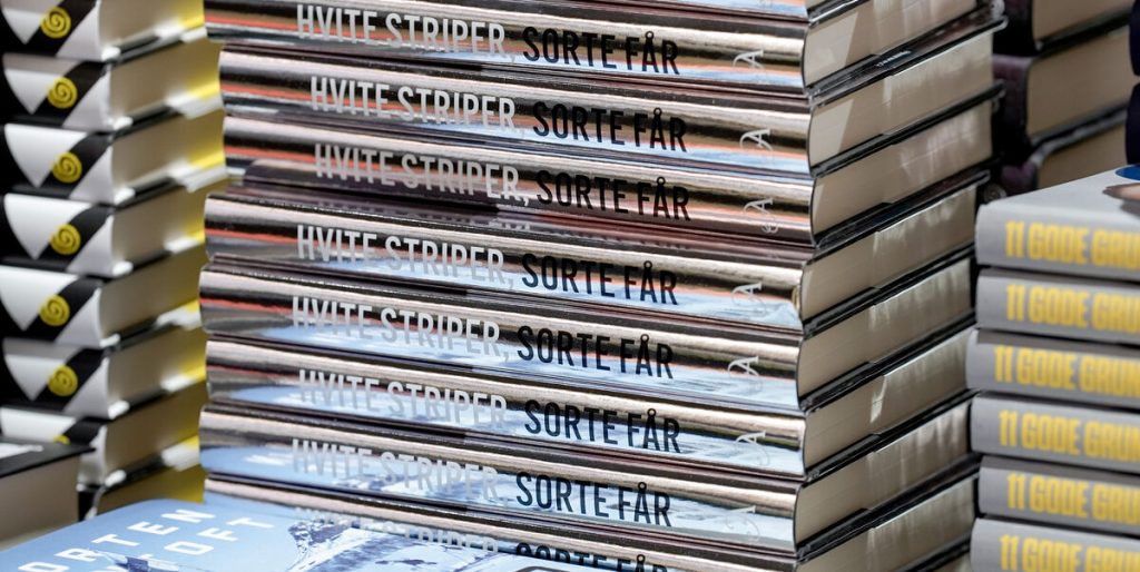 Hvite striper sorte får, bog, book