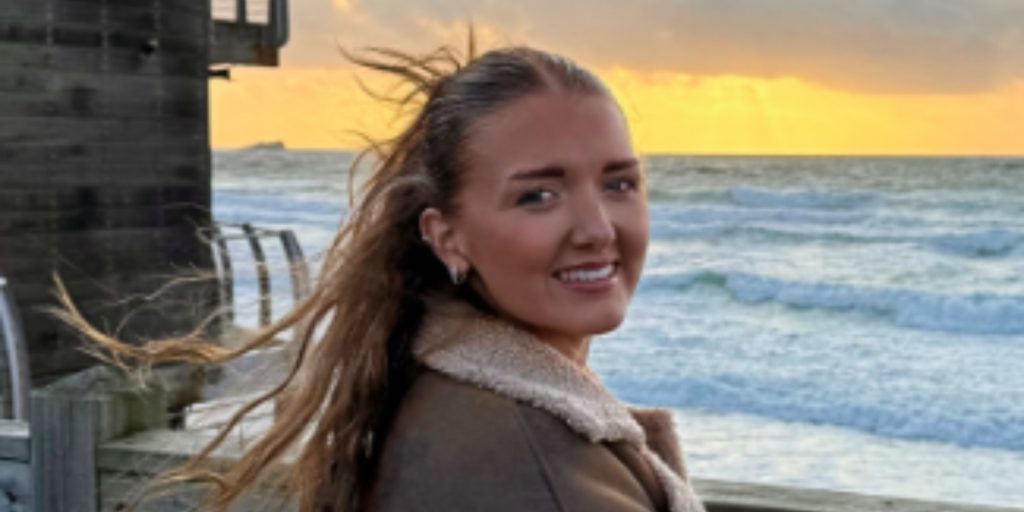 25-årig kvinde fik at vide, at hendes smerter var ‘normale’: Men så fik hun den chokerende diagnose