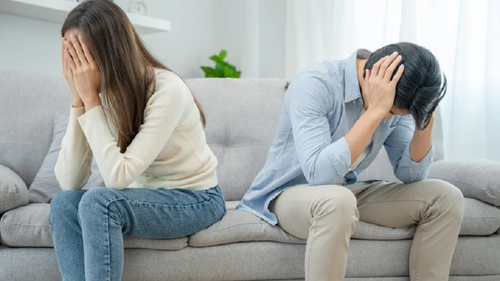 par fortvilet, fortvivlet, couple stressed, in despair