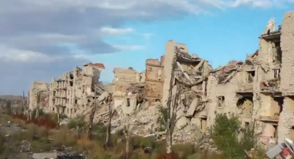 Marinka ukraine town ruins war explosion