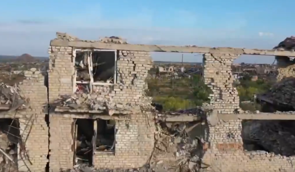 Marinka ukraine town ruins war explosion