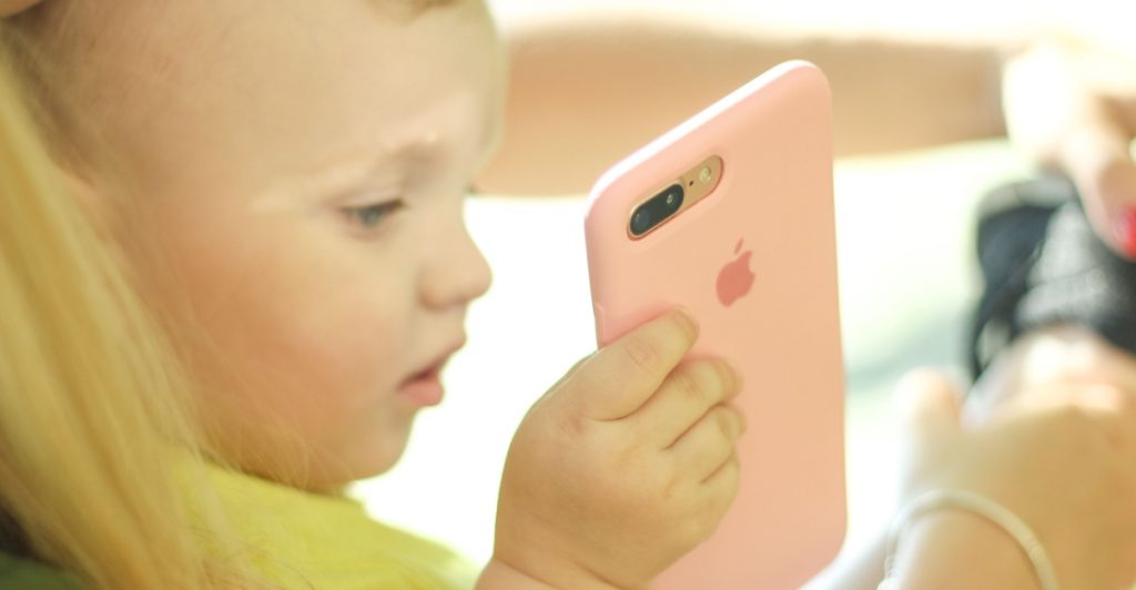 Child iPhone, barn med iPhone