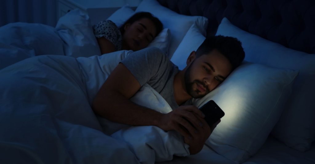 Phone, bedroom, phone in bed, mobil i sängen