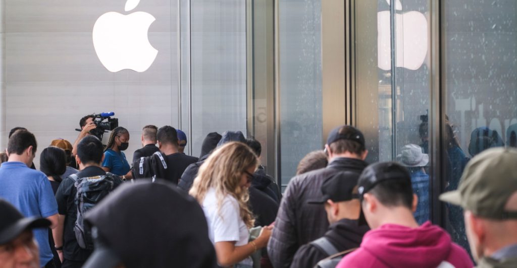Apple fans