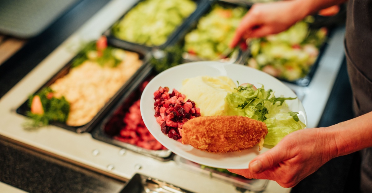 Kan du ta med mat fra hotellfrokosten? Reglene er strengere enn mange tror