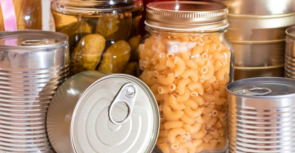 Skafferi, pasta, konserver, prepping