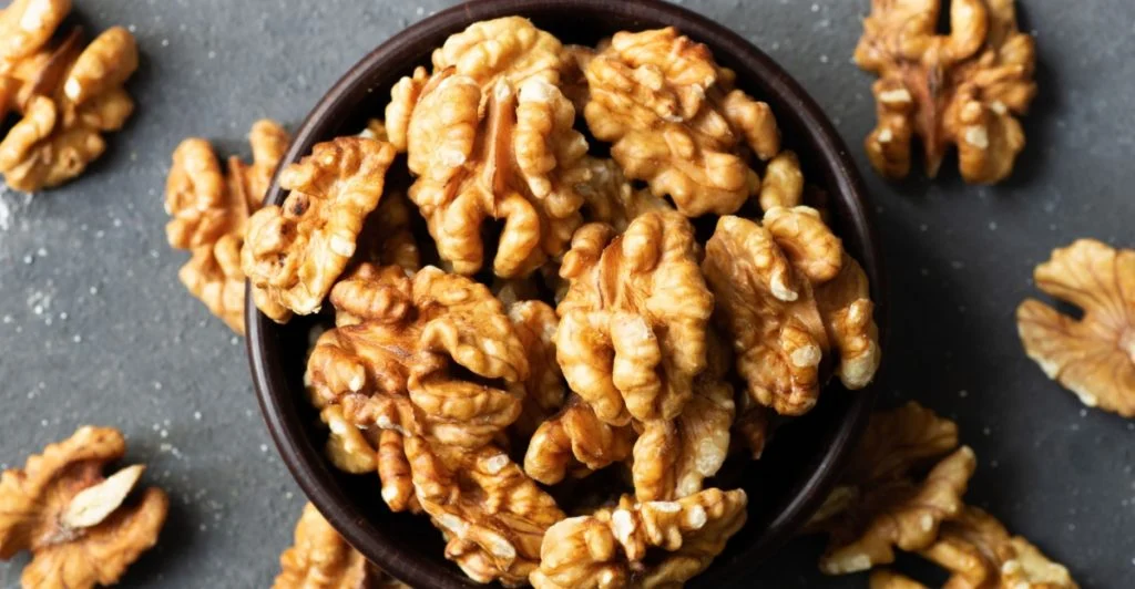 Walnut, valnötter