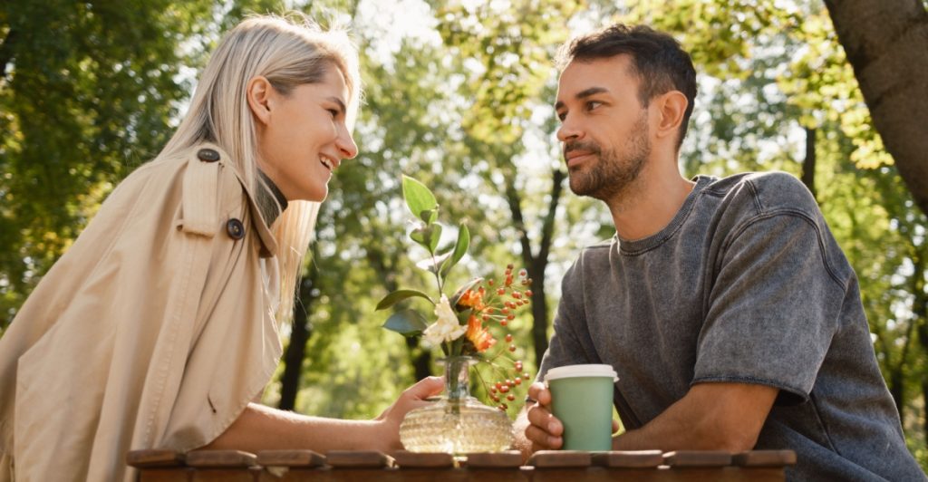 Couple talking, kärlekspar