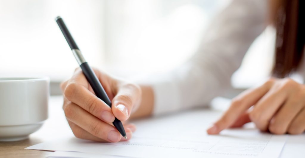 Kontrakt contract, signing papers