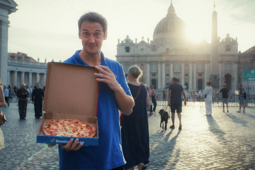 Vatican, Vatikanet, Peterskirken, Dominos Pizza with pineapple, ananas