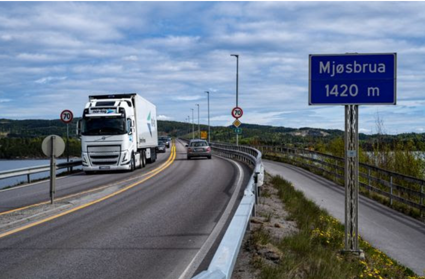 E6, Mjøsbrua, norsk vei, 70 km/t. lastebil, trafikk