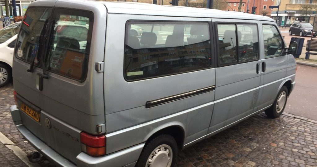 VW_Caravelle_1993_