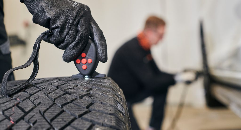 Dekkskifte, change tyres, vinterdæk, sommerdæk, mønsterdybde