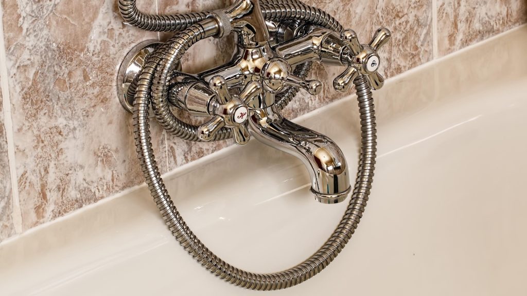 bathroom bathtub
