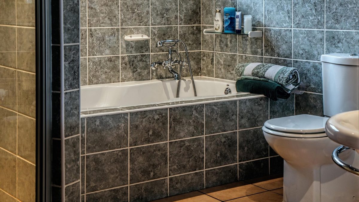 Parents die in scalding bathtub, leaving 4yearold orphaned