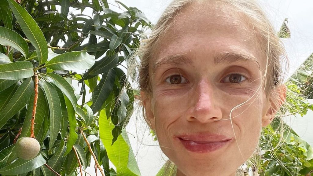 27-årig vegansk kvinde fundet død på hotelværelse efter flere år på frugt-diæt