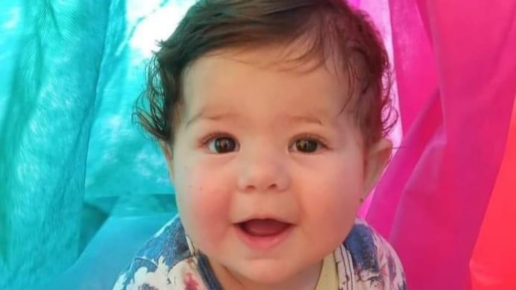 Familie ser ‘død’ babys hånd bevæge sig inde i kisten ved begravelsen: Få øjeblikke senere indtraf tragedien