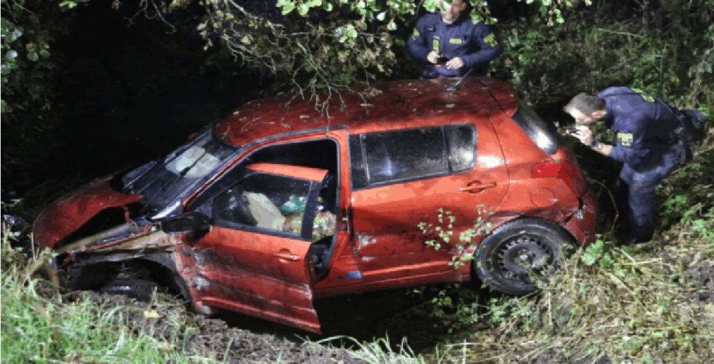 pressefotos bil i autoværn