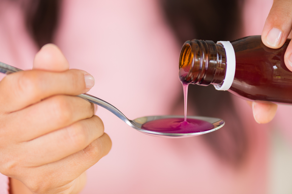 Medicine from bottle to spoon, coughing medicine, hostesaft, medisin fra flaske til ske