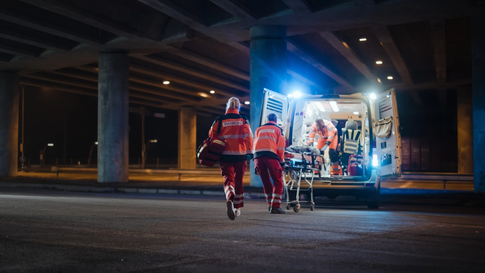 Team,Of,Ems,Paramedics,React,Quick,To,Provide,Medical,Help