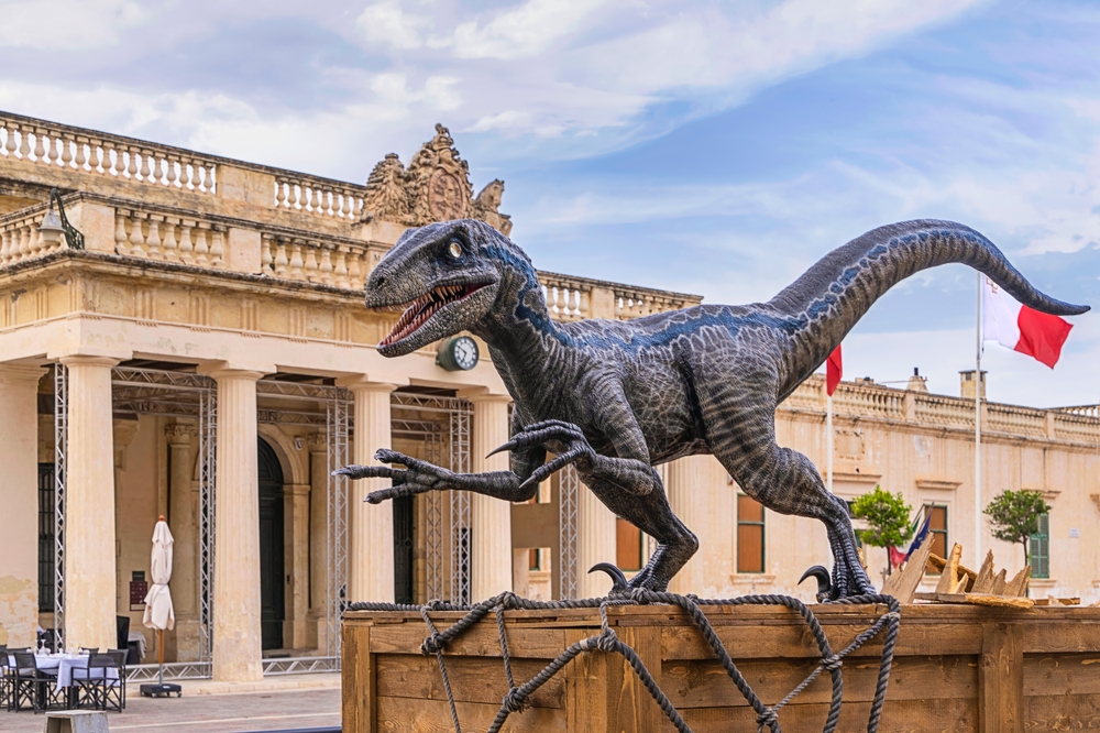 Statue,Of,Blue,Velociraptor,Who,Starred,In,Recent,Film,,Jurassic