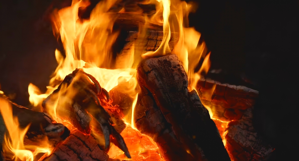 Castle,Fireplace,With,A,Picture,Of,Fire,And,A,Fireplace