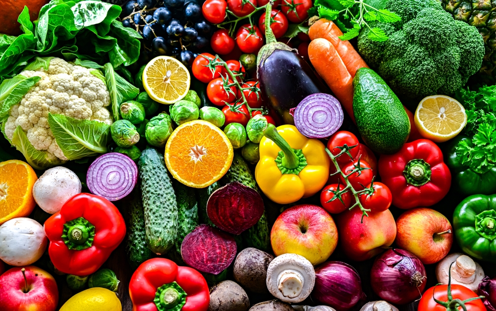 Fresh Fruits and Vegetables, frugt, grøntsager, frukt, grønnsaker, tomato, broccoli, orange, grapes, apple, avocado, pepper, cucumber, coliflower, aubergine