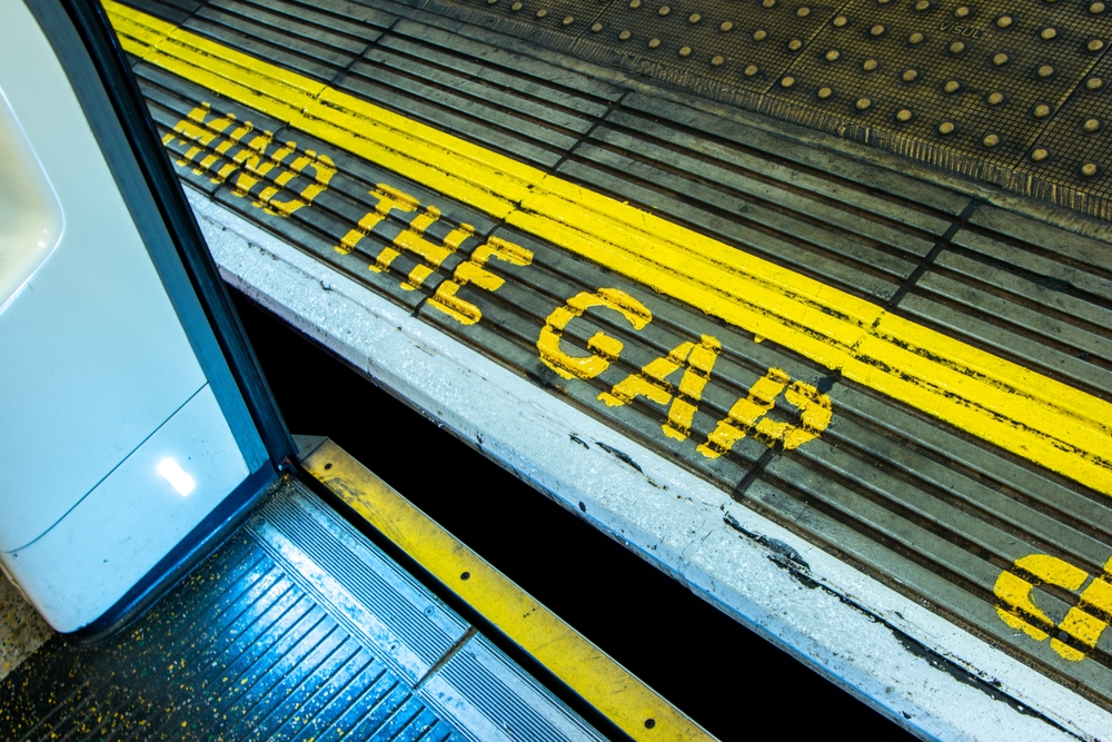 Two students exploited the UK train refund system and made €160,000 before being caught