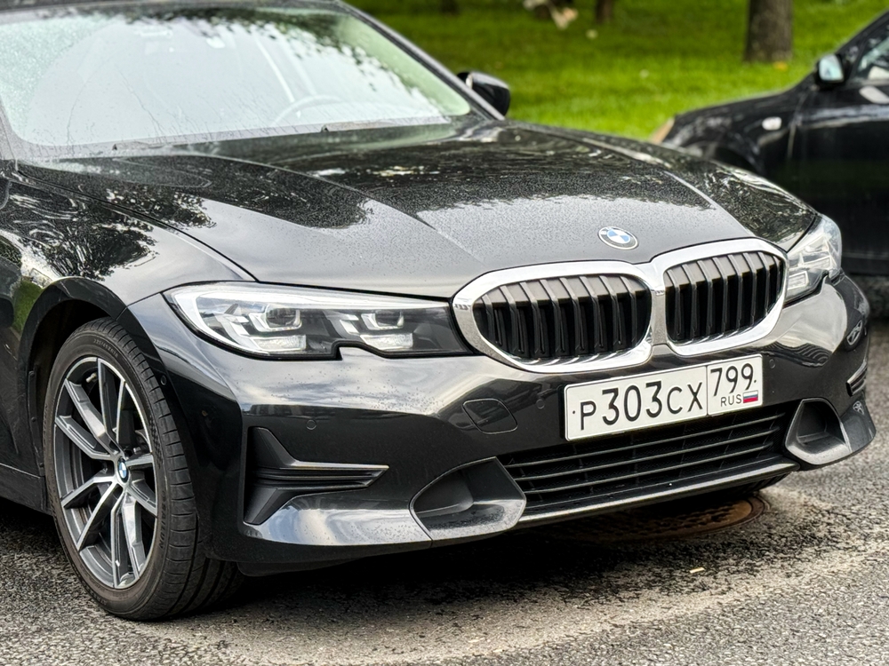 Black BMW Series 3 (G20)