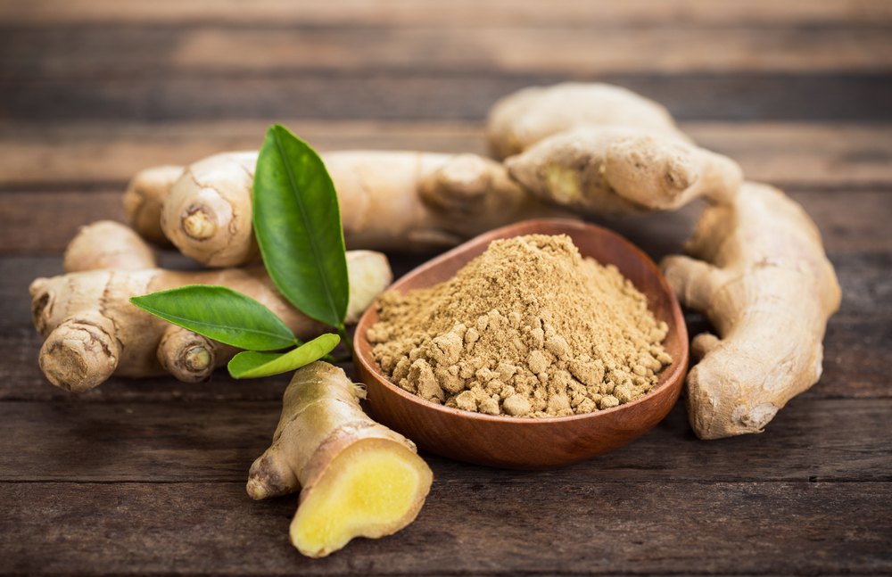 Ginger,Root,And,Ginger,Powder,In,The,Bowl