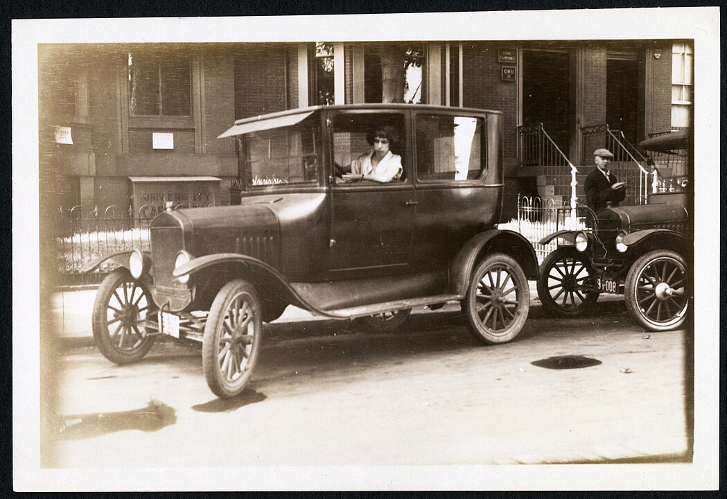Thelma Hunt, 1925, vintage, car, old