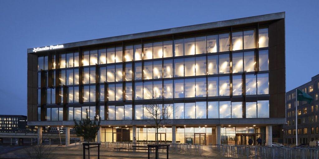 Journalisterne på Jyllands-Posten vender ledelsen ryggen: “Mødt med en pistol for panden”