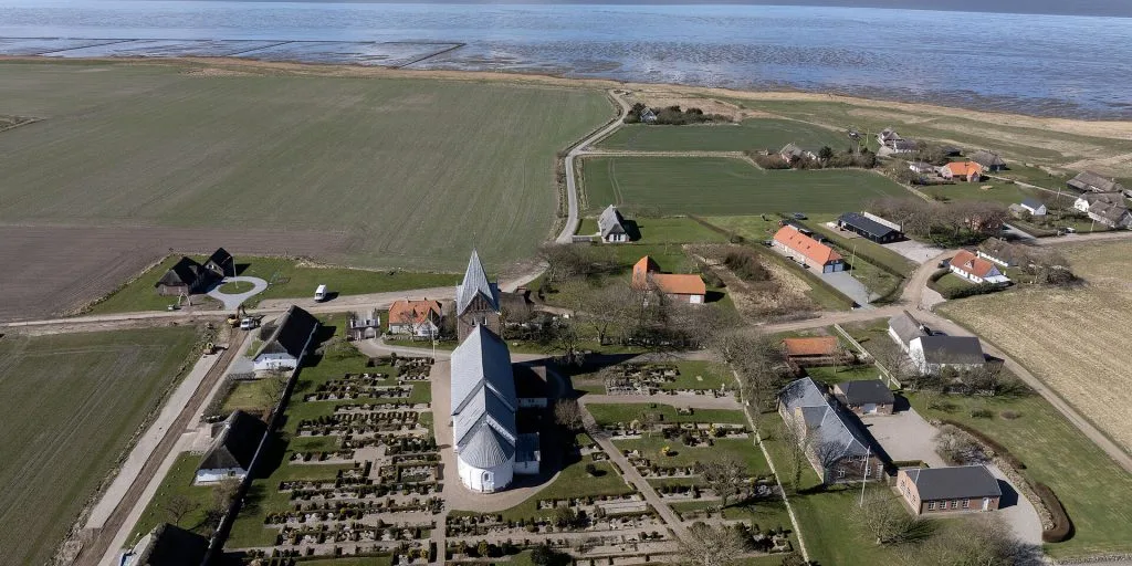Den blev hyldet som årets landsby – i dag kæmper den for at overleve