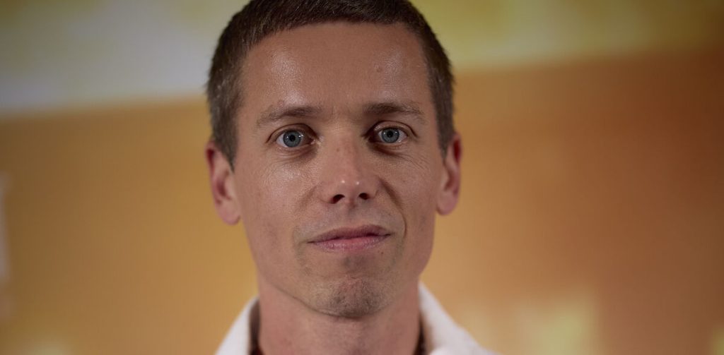 Rygterne har svirret: Nu tager Mads Langer bladet fra munden