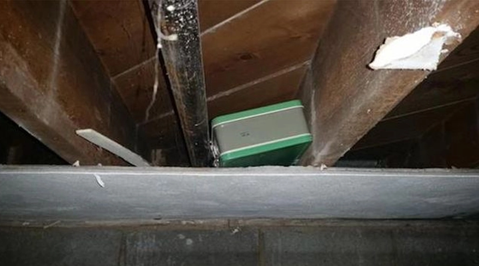 Par finder madkasse fra 1951 på loftet: Fik et chok, da de åbnede den