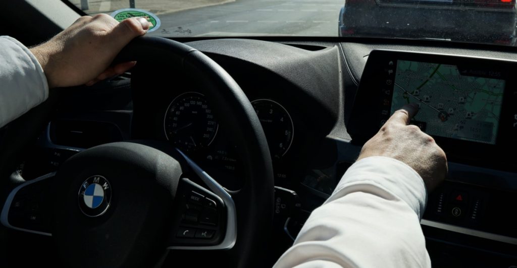 BMW siger farvel til chaufføren: 130 km/t uden at holde ved