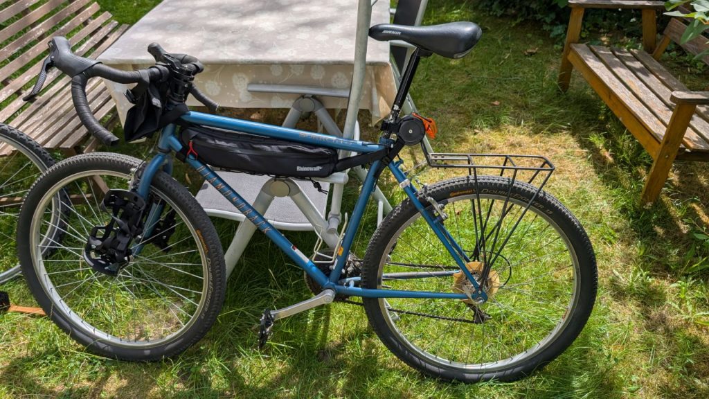 Cykelentusiast forvandler gammel cykel til eventyrmaskine med udstyr fra Temu