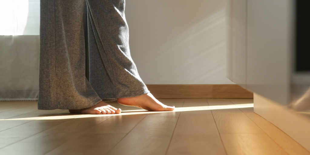 fødder trægulv gulv wooden floor