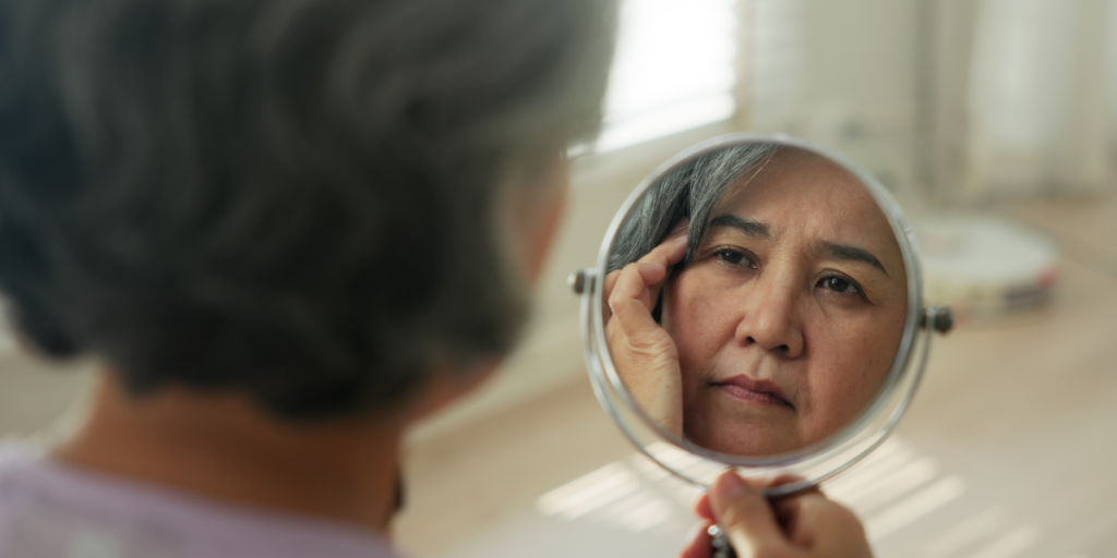 spejl mirror kvinde ældre woman elderly