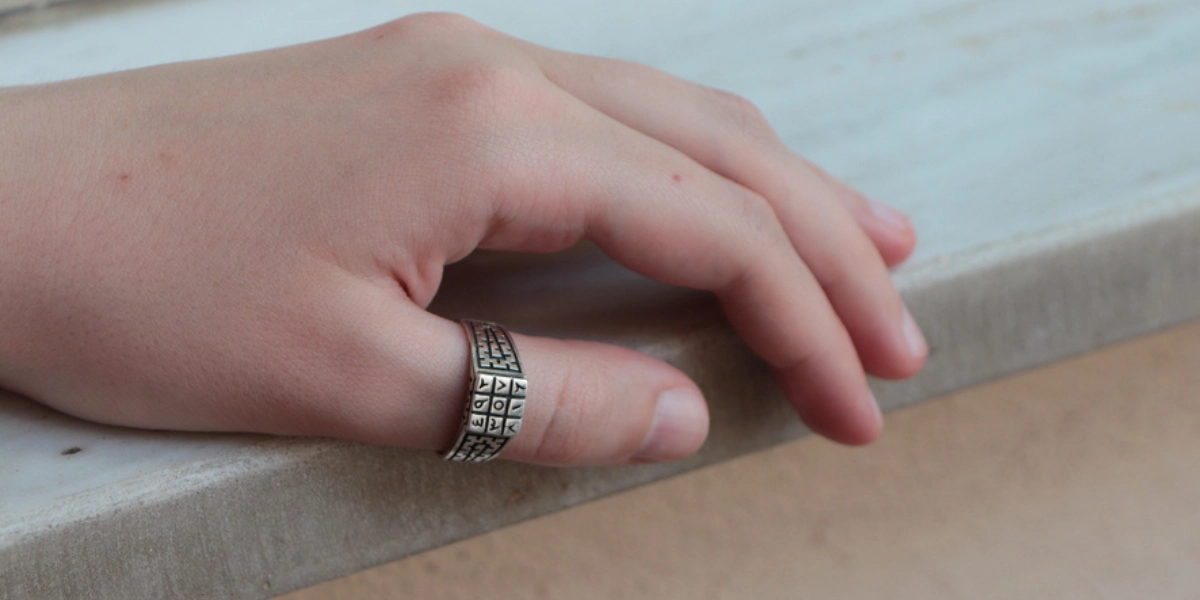 What thumb rings really signal in fashion, history, and identity ...