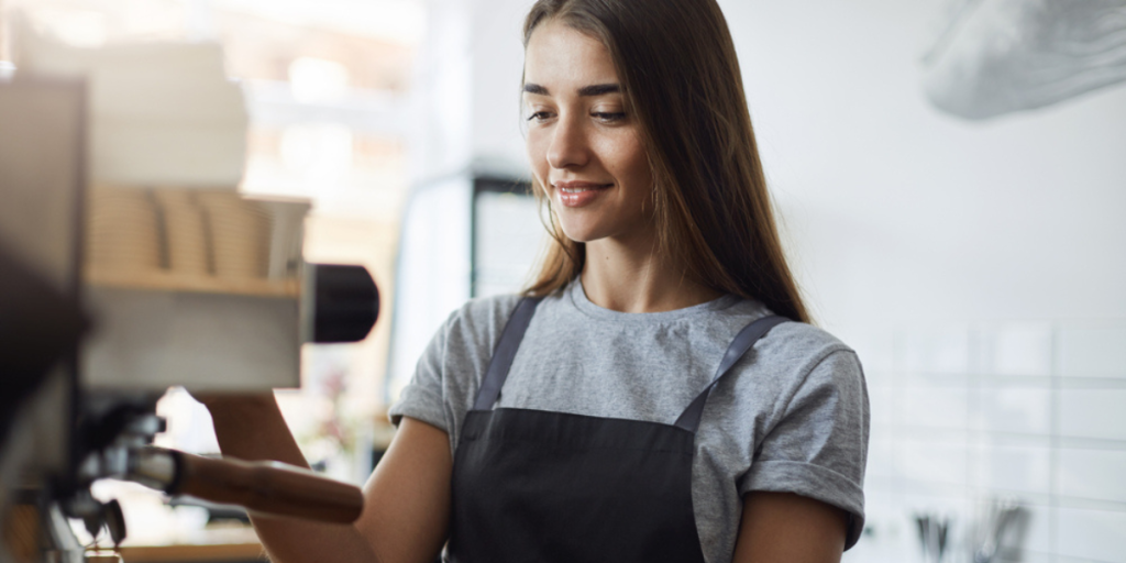 Han ga servitøren et tips hun ikke trodde var ekte – sekunder senere gråter hun ved bordet