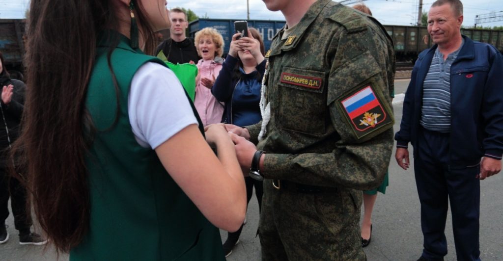 proposal russian soldier
